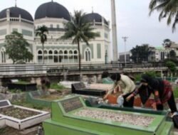 Doa Ziarah Kubur saat Lebaran Idul Fitri 2025 Arab, Latin, dan Artinya