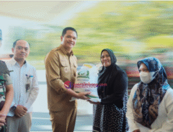 Bupati Bantaeng Salurkan Bantuan Pangan Beras Kepada Masyarakat Penerima Manfaat