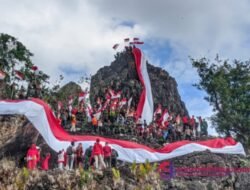Bantaeng Menggapai Langit dengan Bendera Merah Putih 80 Meter di Goa Batu Ejayya