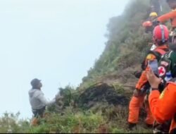 Pencarian Pesawat Hilang Kontak, Satu Korban Ditemukan di Lereng Gunung