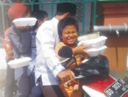 Jumat Berkah Berbagi Takjil, Suara Imbang Tebar Kebaikan di Makassar