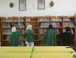 Mahasiswa KKN Sulap Perpus SDN 86 Barru Jadi Nyaman